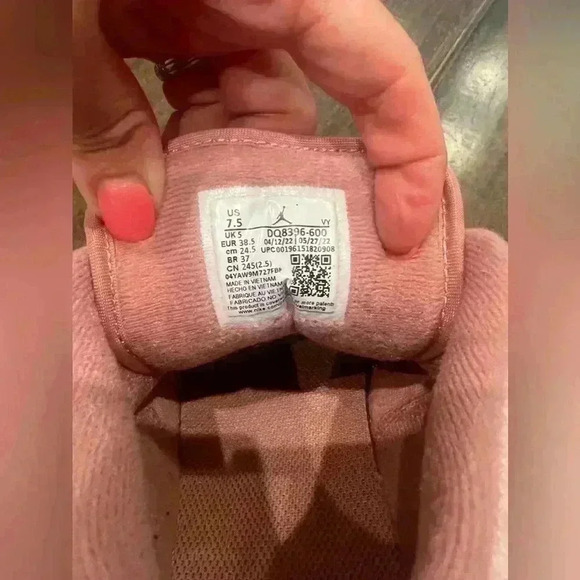 Nike Air Jordon 1 Low Low SE Pink Velvet/White- Size 7.5 - Picture 6 of 10